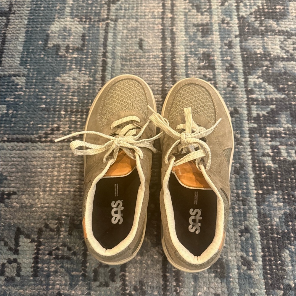 SAS olive Lace-Up Sneakers women’s size 8.5 W